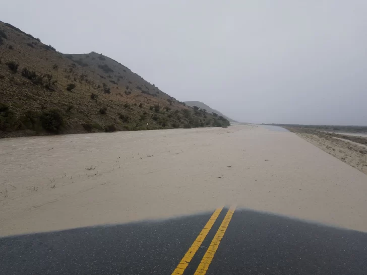 ruta-40-inundada-Inundacion-de-ano-nuevo-en-Gobernador-Gregores-2-728x546