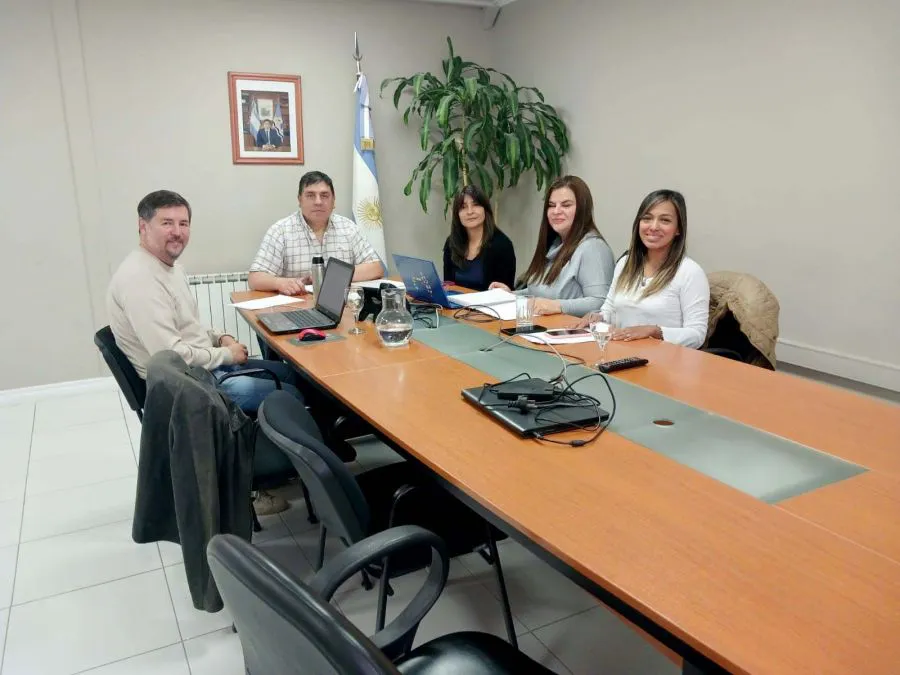 51ad94e5eb3ba5ba6f2d24c6460e8300_XL