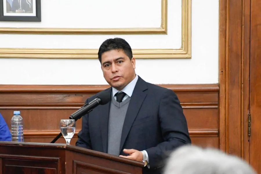 a5b23c622f2df26b9ddcd3c2df991ec5_XL