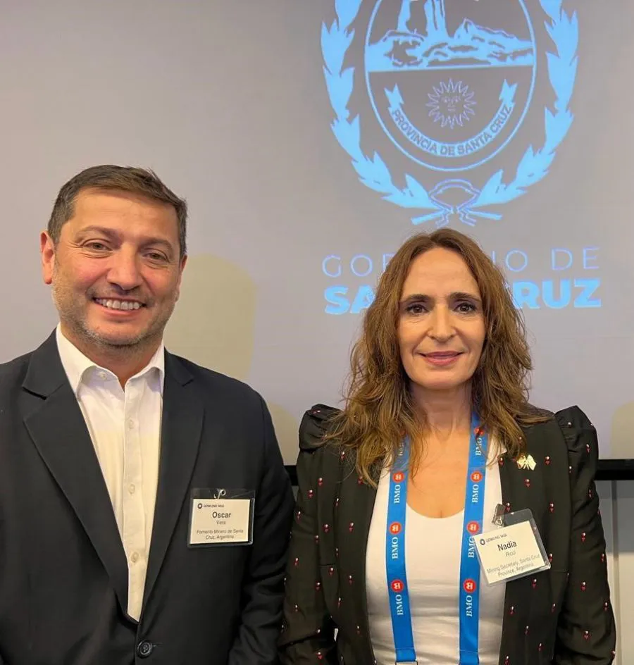 63d3ae84d17a0bd3e76b16e734a3caf2_XL