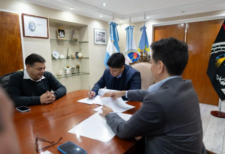 b07fd02e910a7b8676e143013b39db7c_XL