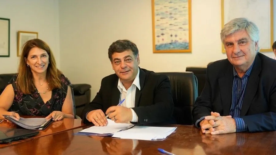 b13b41f73236fa901b4e5308858d5438_XL