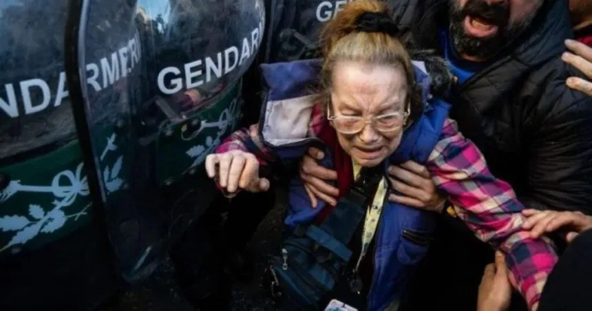 represion-a-jubilados-860x452